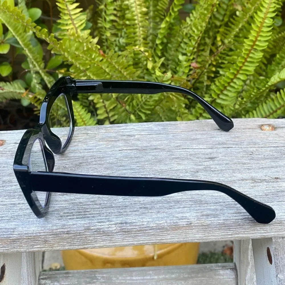 New Black Cat Eye Vintage Woman's Glasses Frame Retro Classic. Comes w/dust bag.